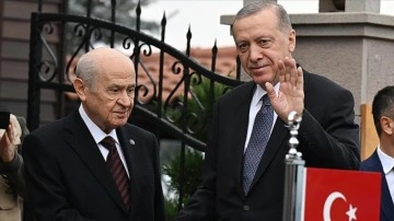 Cumhurbaşkanı Erdoğan 70'inci yaşına girdi. Devlet Bahçeli'den doğum günü hediyesi geldi